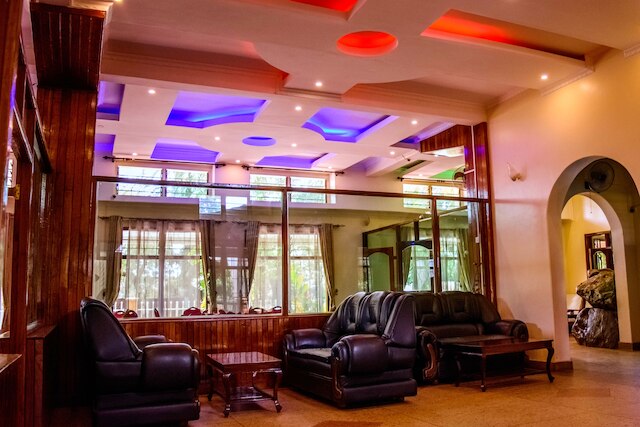 キリマンジャロ クレーン ホテル