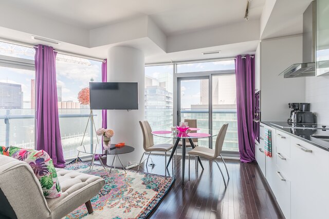 ゴージャス アパートメンツ イン ザ ハート オブ トロント