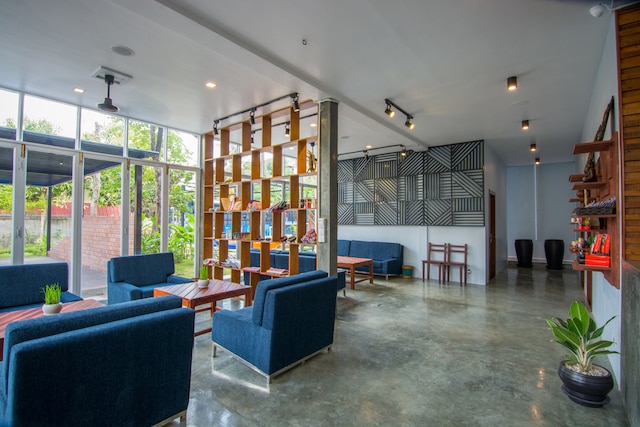 ザ ローカル タイム ビレッジ