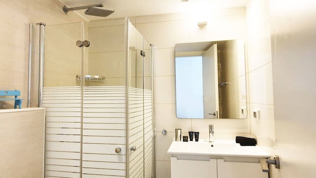 ベッドルーム アパートメント ウィズ バルコニー アンド シティ ビューズ