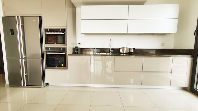 ベッドルーム アパートメント ウィズ バルコニー アンド シティ ビューズ