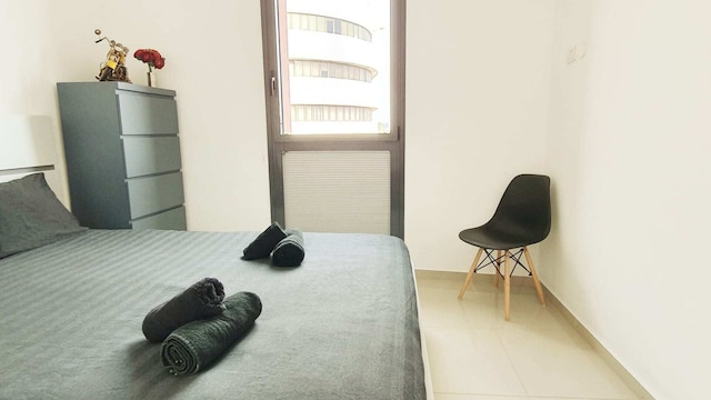 ベッドルーム アパートメント ウィズ バルコニー アンド シティ ビューズ