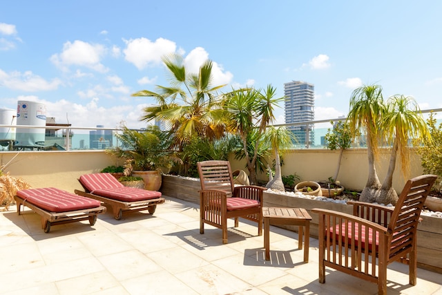 アメージング デュープレックス ペントハウス ウィズ 2 テラシズ バイ フィールホーム