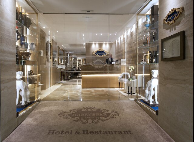 ハリーズ バー トレビ ホテル & レストラン
