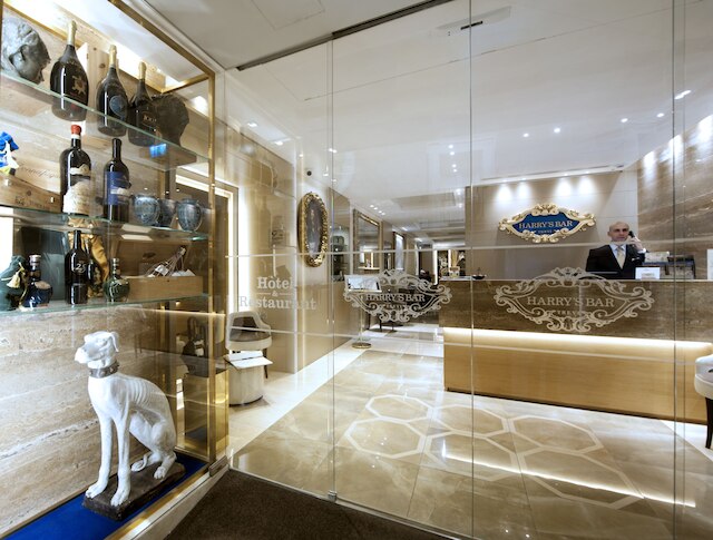 ハリーズ バー トレビ ホテル & レストラン