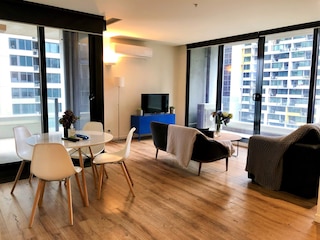 レアディセット アパートメンツ オン スペンサー