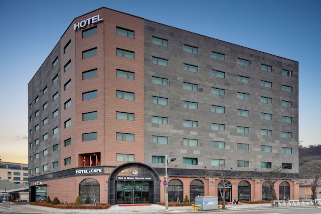 シー & ムーン ツーリスト ホテル