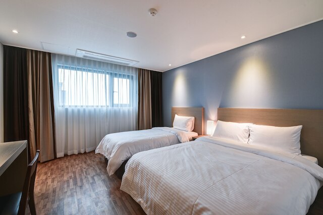 シー & ムーン ツーリスト ホテル