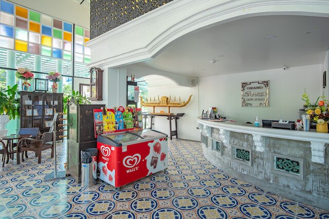 グランド・スピチャ・シティホテル