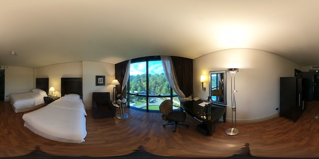 マク アルバニア ホテル