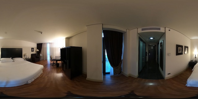 マク アルバニア ホテル