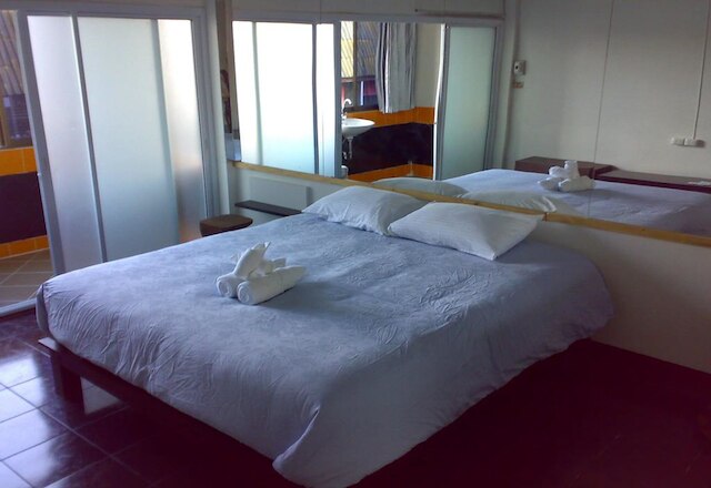 ムーン ハウス アット クロック タワー