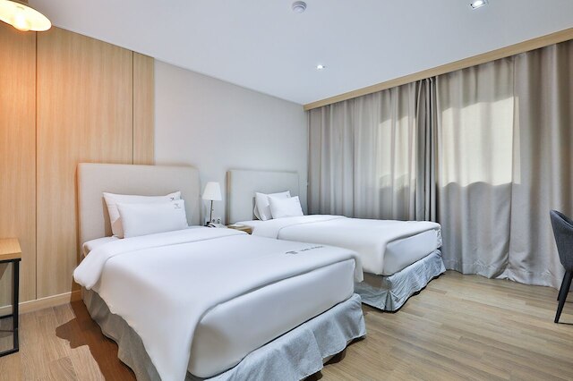 ザ ファースト ホテル