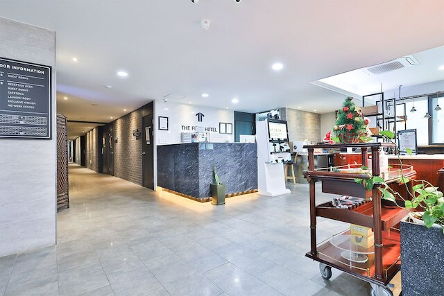 ザ ファースト ホテル