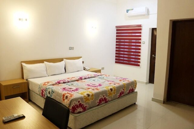 ロージーズ リージェンシー ホテル アンド スイーツ