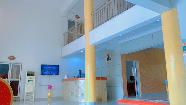 ロージーズ リージェンシー ホテル アンド スイーツ