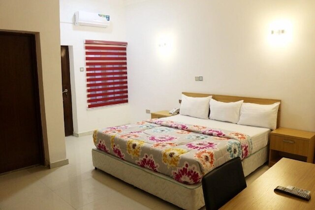 ロージーズ リージェンシー ホテル アンド スイーツ