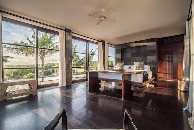 アブソルート クリフ フロント パンダワ ビーチ ヴィラ