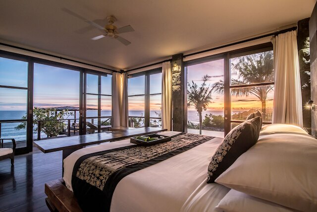 アブソルート クリフ フロント パンダワ ビーチ ヴィラ