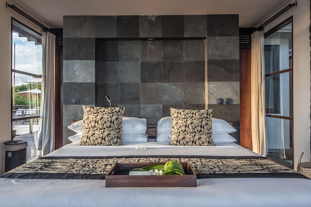 アブソルート クリフ フロント パンダワ ビーチ ヴィラ