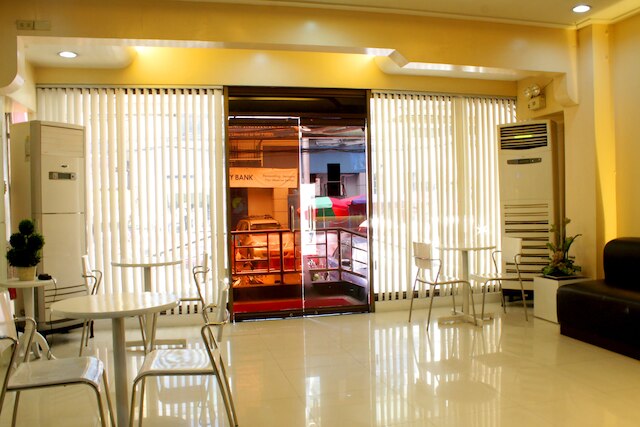 ビスタ アパーテル & レストラン