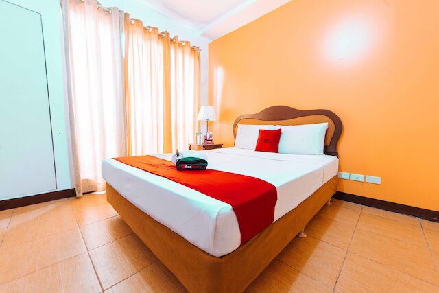 レッドドアーズ ット ベル エア ソーホー スイーツ マカティ シティ