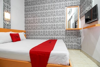 レッドドアーズ プラス ニア ハルトノ モール