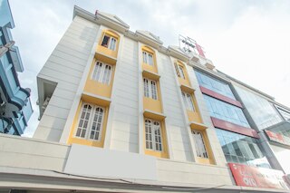 OYO 8501 アブヒマニ コンフォーツ