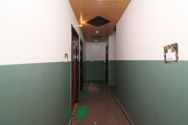 OYO 2407 ホテル ガラズ M1