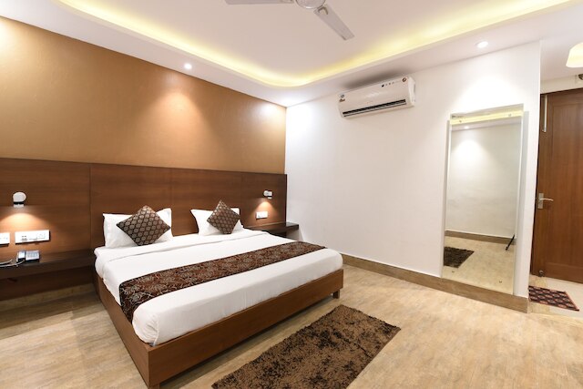 OYO フラッグシップ 5383 ホテル アンダー ブリッジ イン