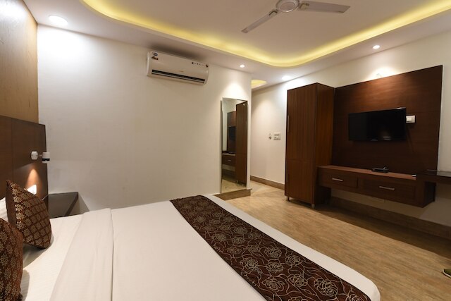 OYO フラッグシップ 5383 ホテル アンダー ブリッジ イン