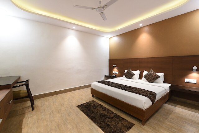 OYO フラッグシップ 5383 ホテル アンダー ブリッジ イン