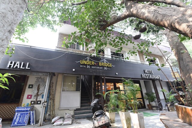 OYO フラッグシップ 5383 ホテル アンダー ブリッジ イン