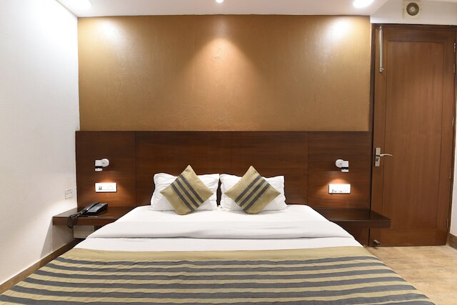 OYO フラッグシップ 5383 ホテル アンダー ブリッジ イン