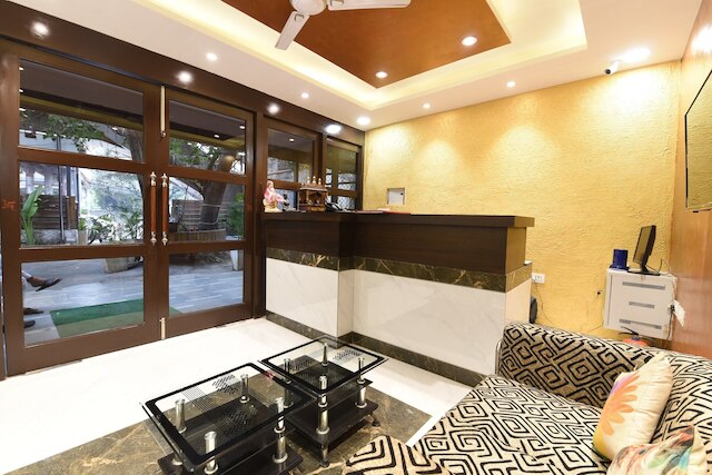 OYO フラッグシップ 5383 ホテル アンダー ブリッジ イン