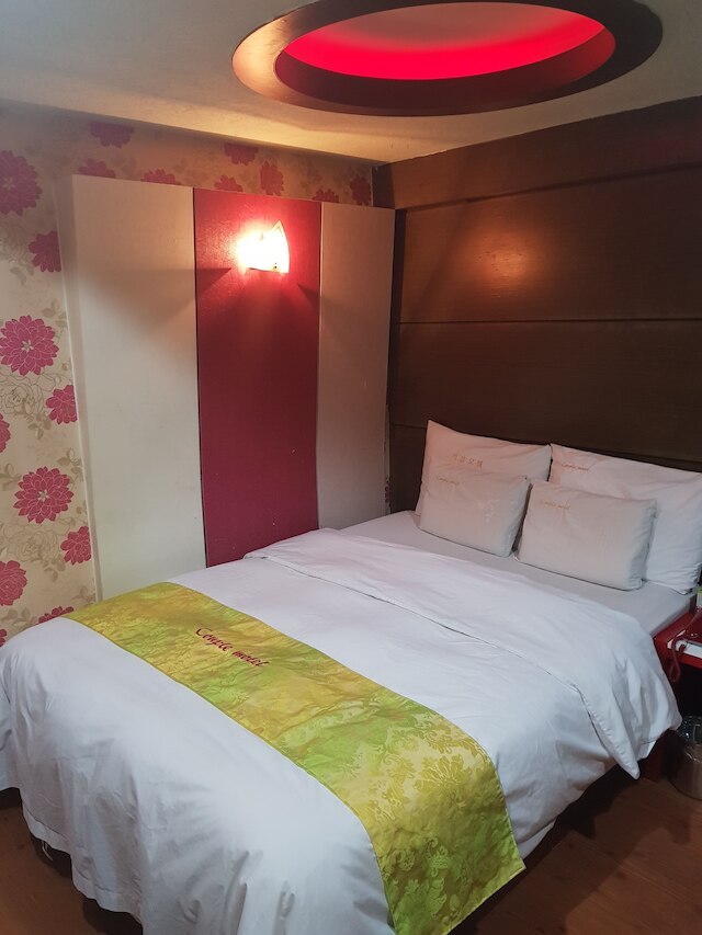 カップル モーテル