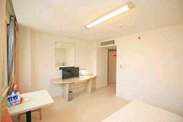 ジンジャン イン 大連 ジエファン ロード (錦江之星大連解放路店)