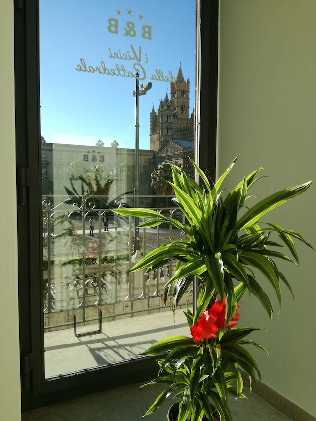 イ ヴィチーニ デッラ カテドラーレ