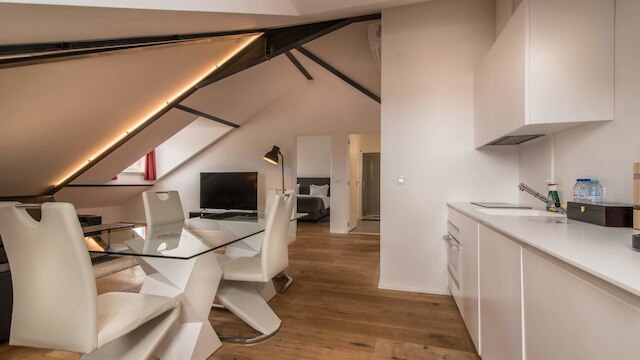 サンタ ジャスタ 77 リスボン ラグジュリー アパートメンツ