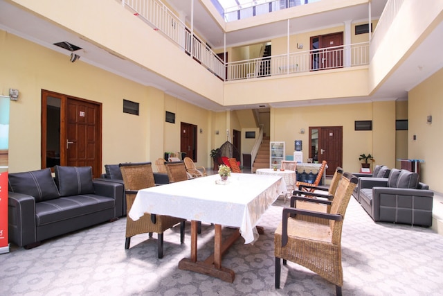 レッドドアーズ プラス ニア STIE YKPN