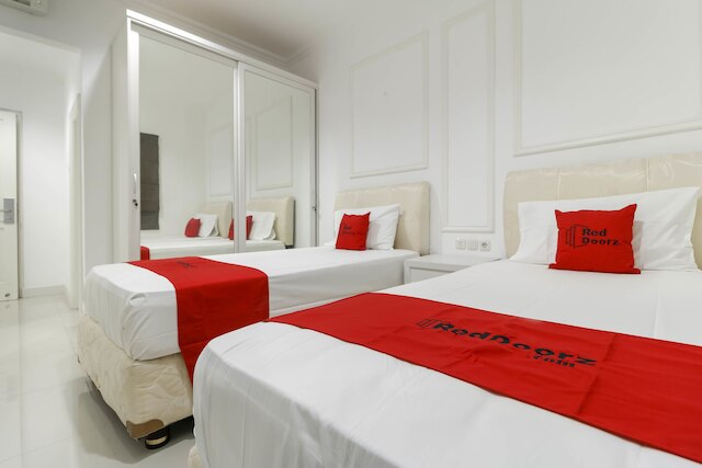 レッドドアーズ プラス アット セティアブディ バラット