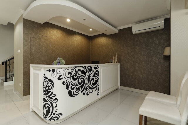 レッドドアーズ プラス アット セティアブディ バラット