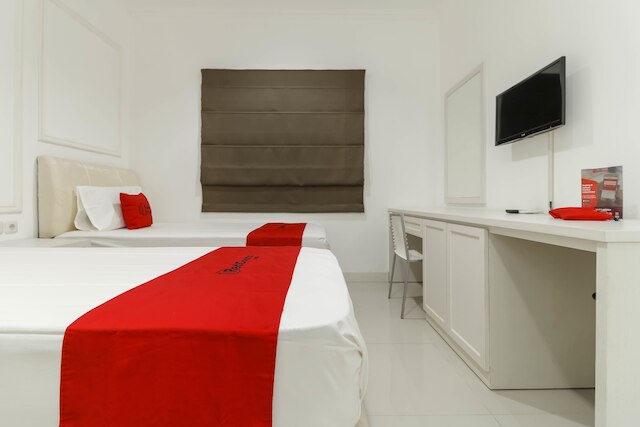 レッドドアーズ プラス アット セティアブディ バラット