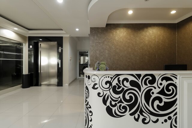 レッドドアーズ プラス アット セティアブディ バラット