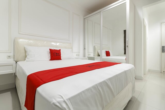 レッドドアーズ プラス アット セティアブディ バラット