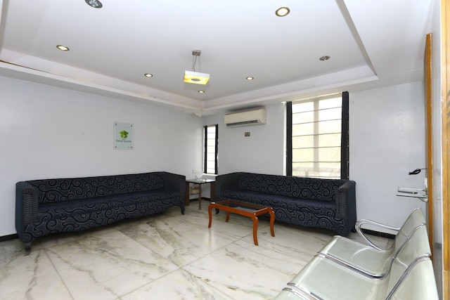 OYO フラッグシップ 470 ニア US コンスレート