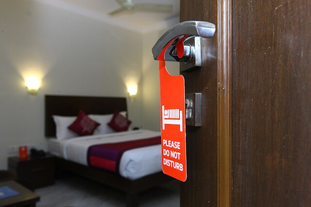 OYO フラッグシップ 470 ニア US コンスレート