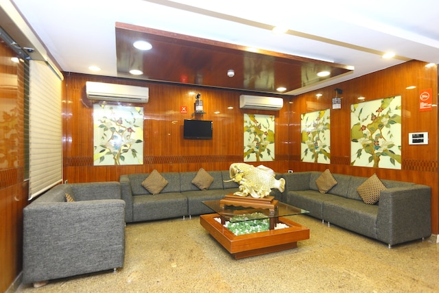 OYO フラッグシップ 479 ロイヤペッタ