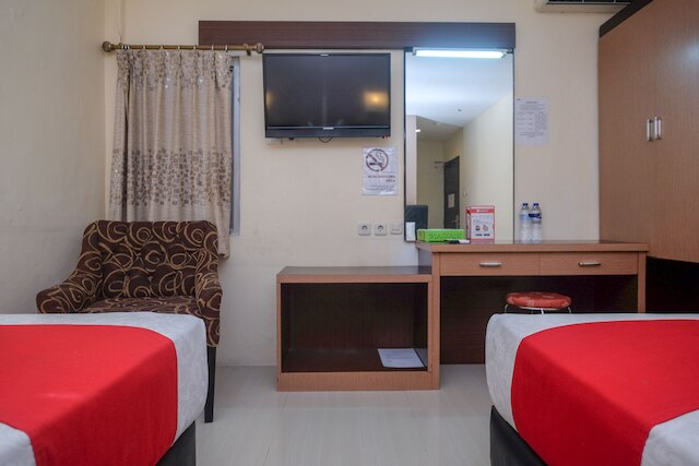 レッドドアーズ プラス @ グランド ポピュラー ホテル