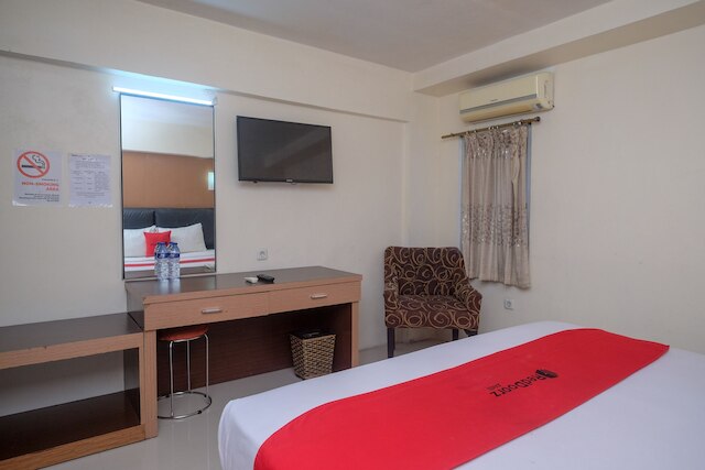 レッドドアーズ プラス @ グランド ポピュラー ホテル